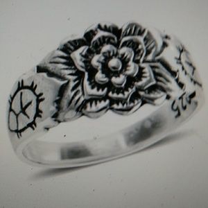Nwt -SALE*STERLING FLORAL RING. SIZE 7.